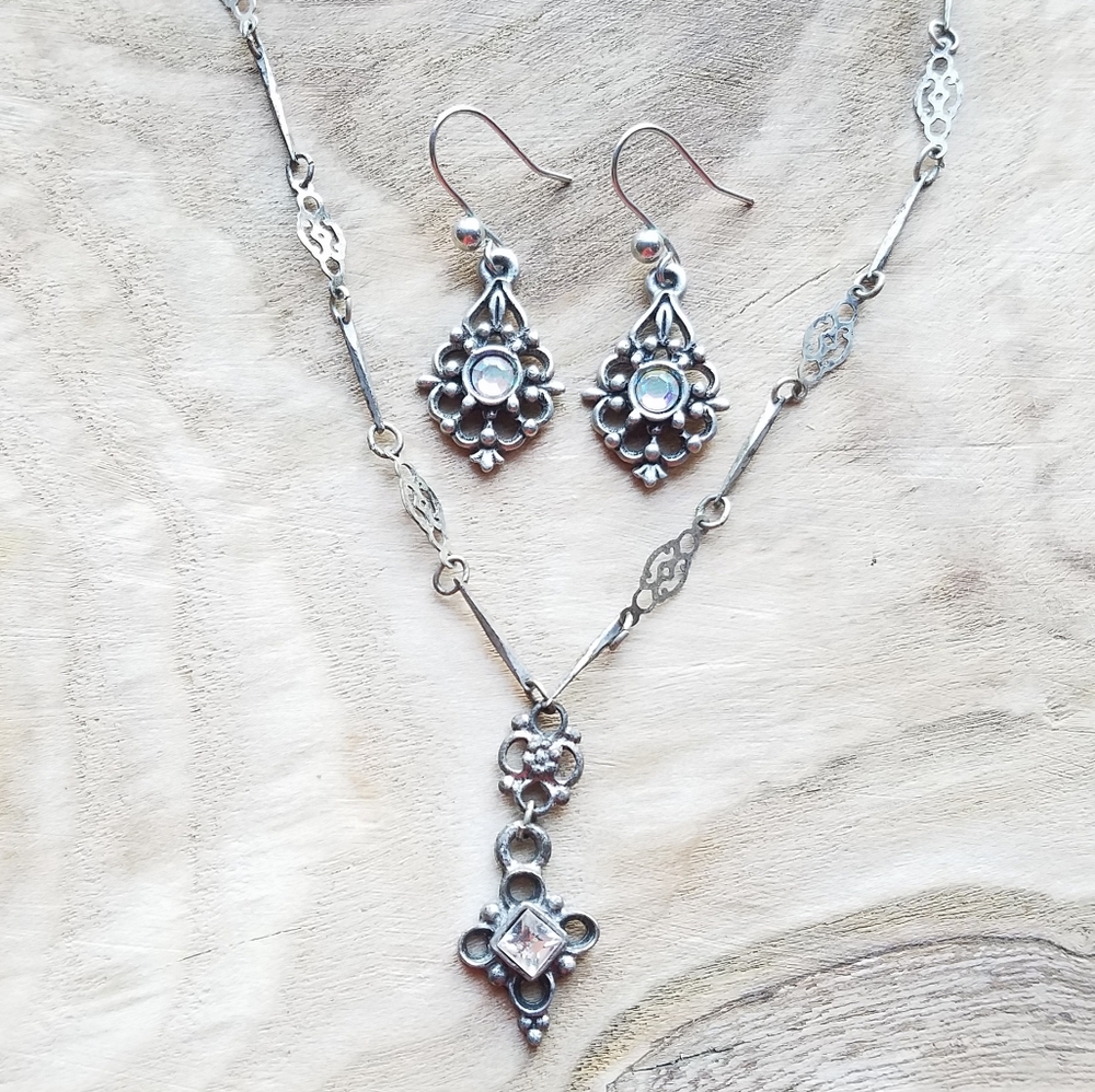 ❌3/$15 Jeweled Silver tone Necklace Earring Set